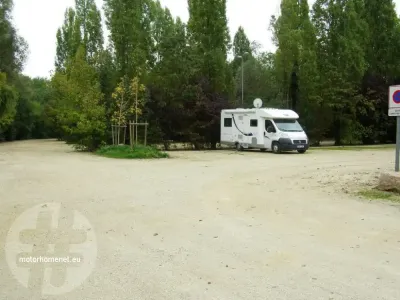 aire-de-camping-car-de-Villeveque Rives-du-Loir-en-Anjou